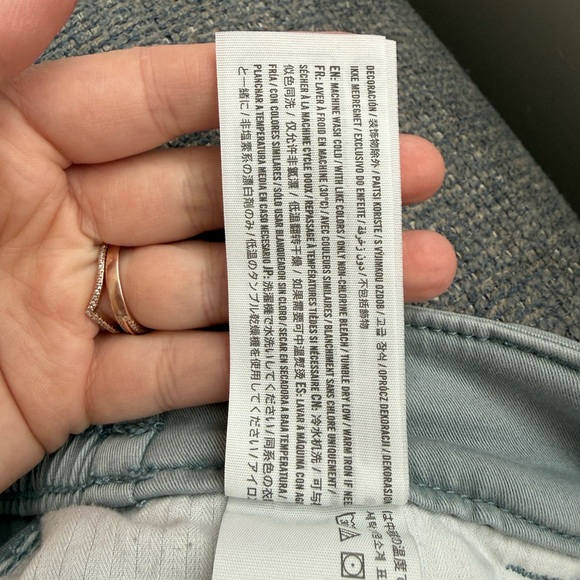 Hollister Women’s Light Gray Low-Rise Baggy Cargo Pants Sz 4R - Picture 16 of 16